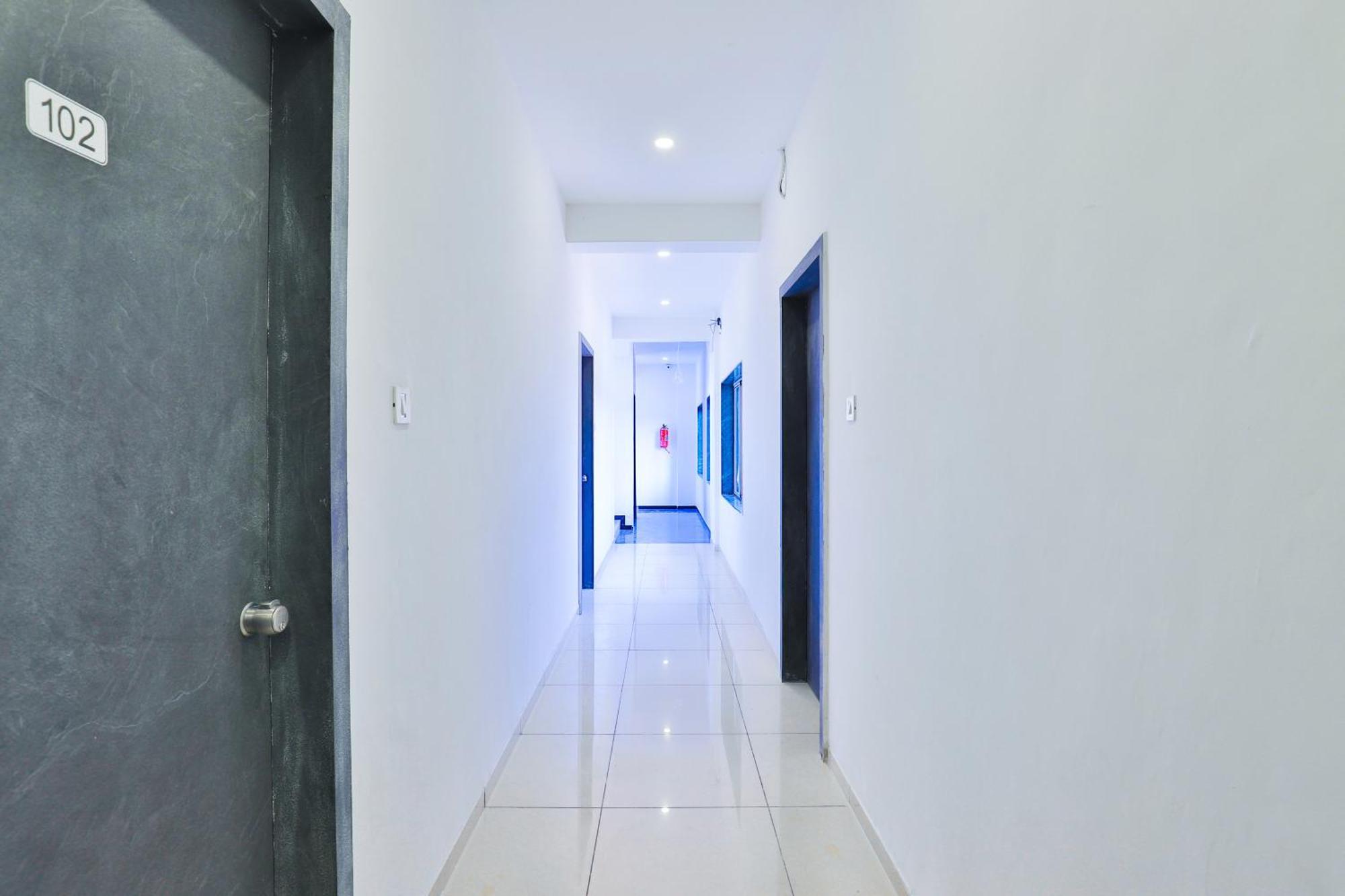 Nova Hotel New Crossroad Rajkot Dış mekan fotoğraf