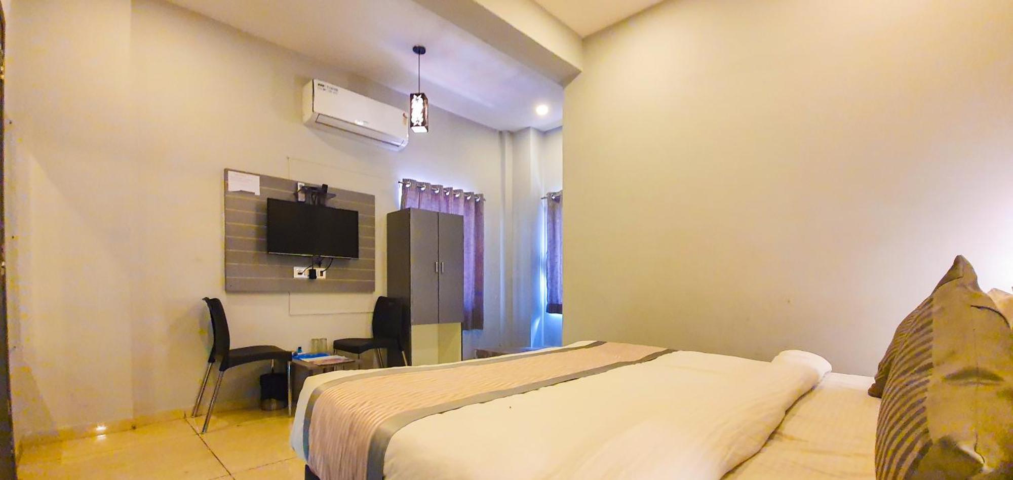 Nova Hotel New Crossroad Rajkot Dış mekan fotoğraf