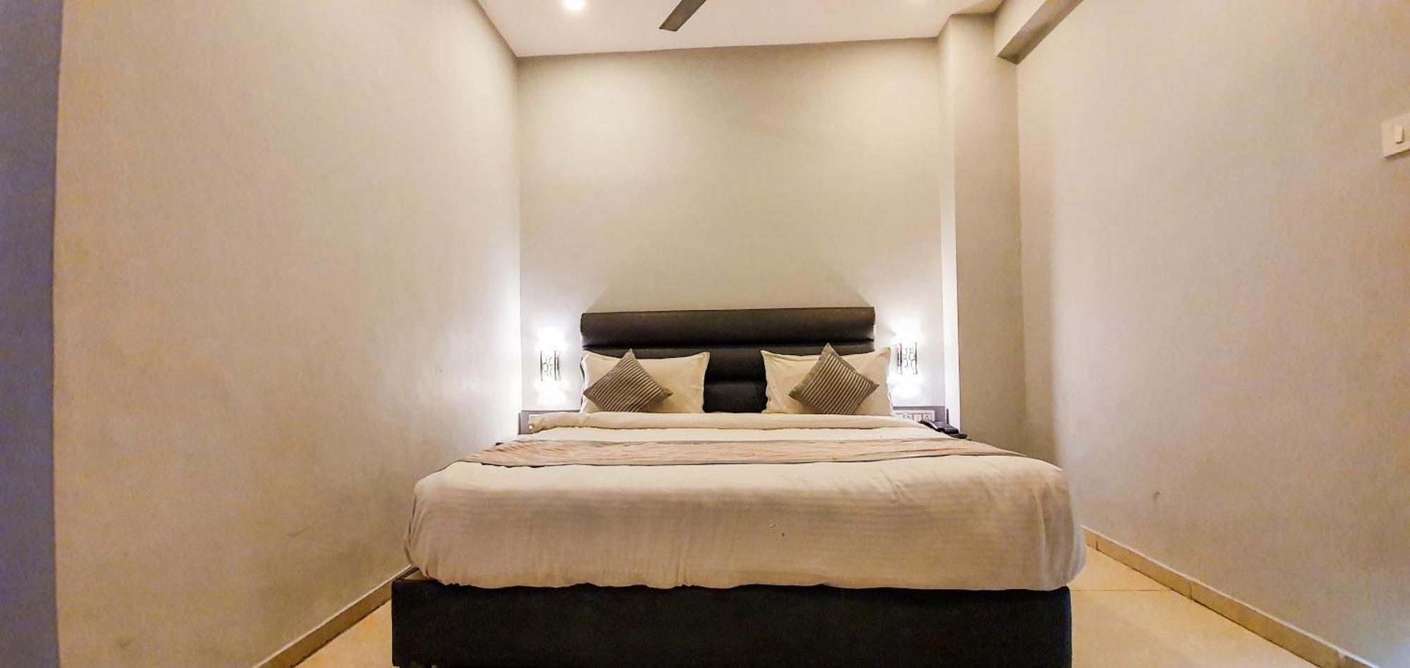 Nova Hotel New Crossroad Rajkot Dış mekan fotoğraf