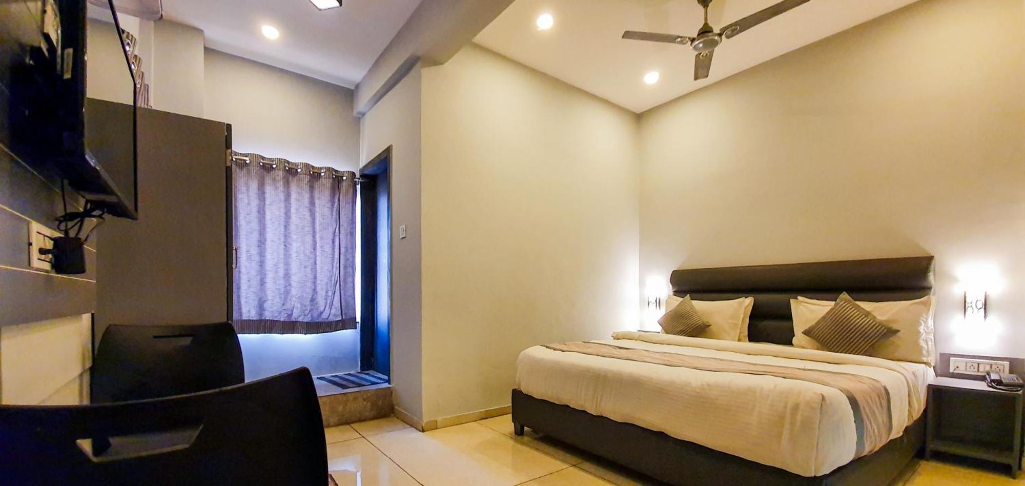 Nova Hotel New Crossroad Rajkot Dış mekan fotoğraf