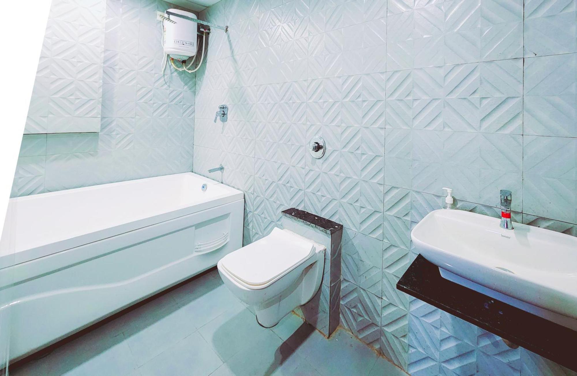Nova Hotel New Crossroad Rajkot Dış mekan fotoğraf